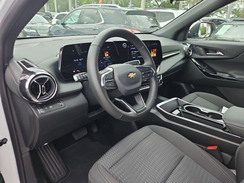 Used 2025 Chevrolet Equinox LT image 11