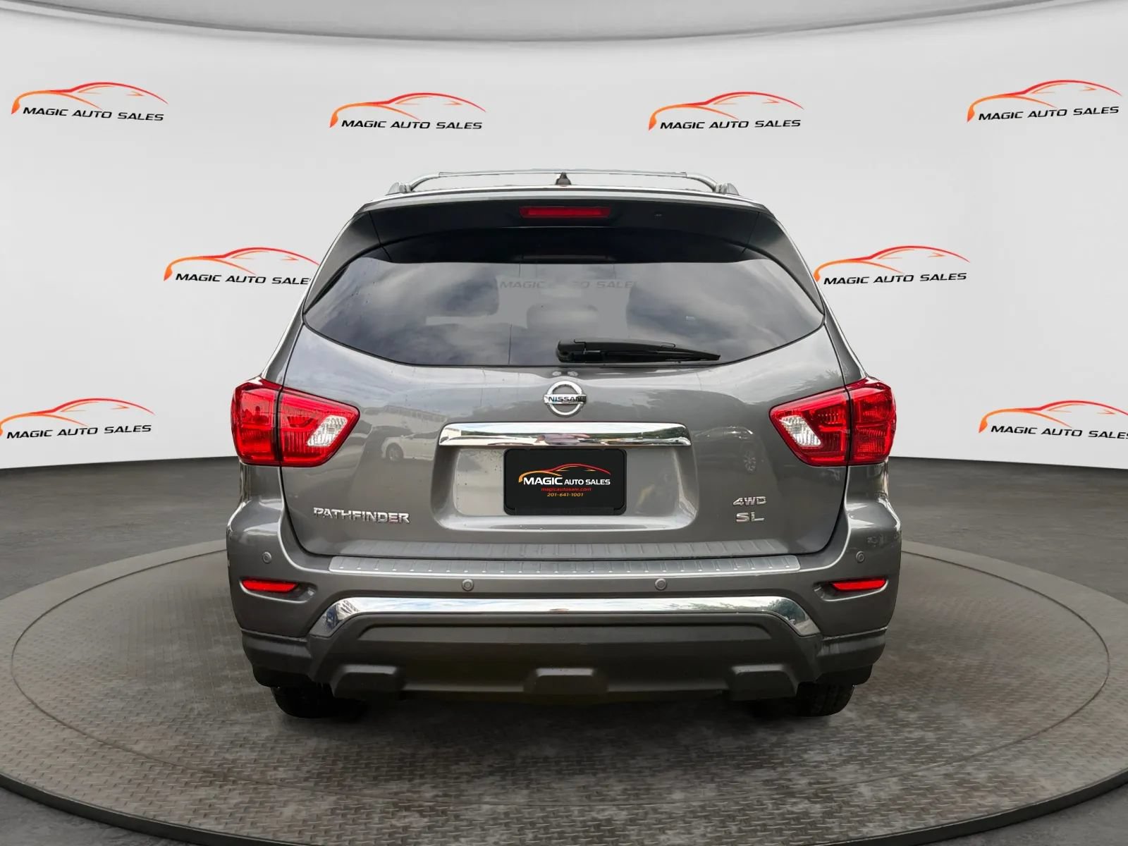Used 2017 Nissan Pathfinder SL AWD/4WD image 9