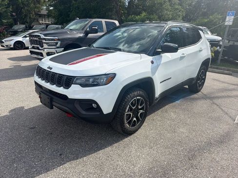 Used 2024 Jeep Compass Trailhawk AWD/4WD image 3