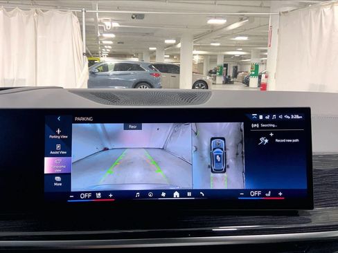 New 2026 BMW X5 xDrive40i w/ Executive Package image 19