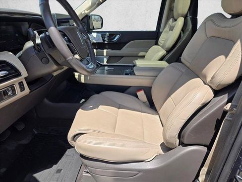 Used 2022 Lincoln Navigator Reserve AWD/4WD image 16