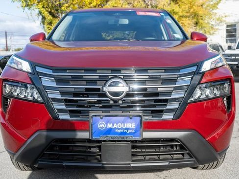 Certified 2025 Nissan Rogue SV image 3