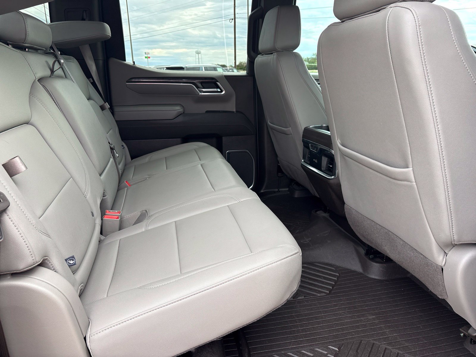 Used 2023 Chevrolet Silverado 1500 LTZ AWD/4WD image 19