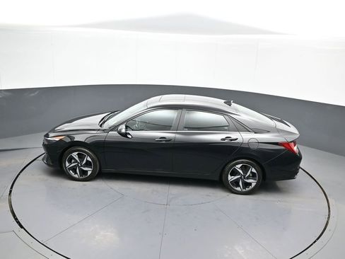 Certified 2023 Hyundai Elantra Limited w/ Preferred Accessory Package image 41