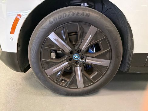 Used 2024 BMW iX xDrive50 w/ Sport Package AWD/4WD image 11