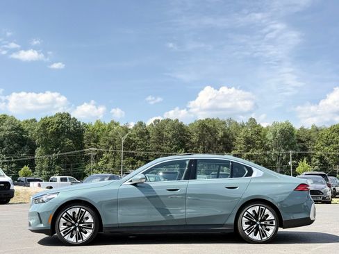 Used 2024 BMW 530i w/ Premium Package RWD image 17