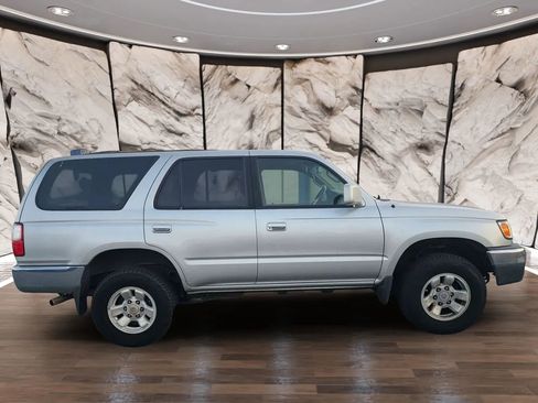 Used 2002 Toyota 4Runner SR5 RWD image 4