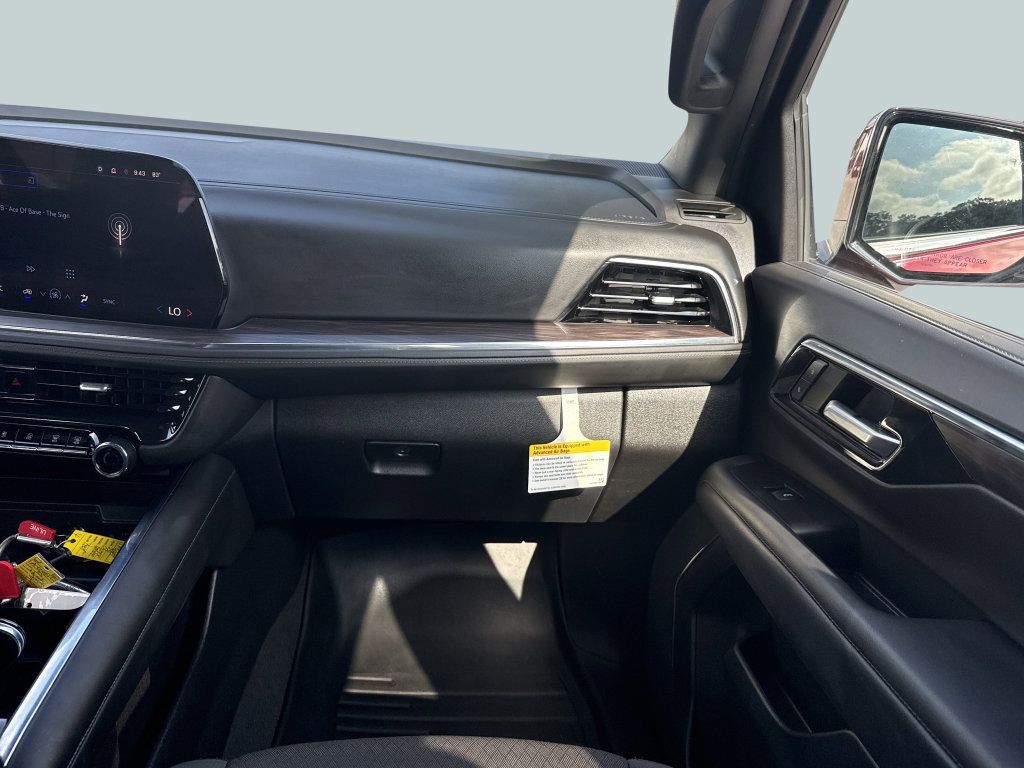 Used 2025 Chevrolet Tahoe LS RWD image 16