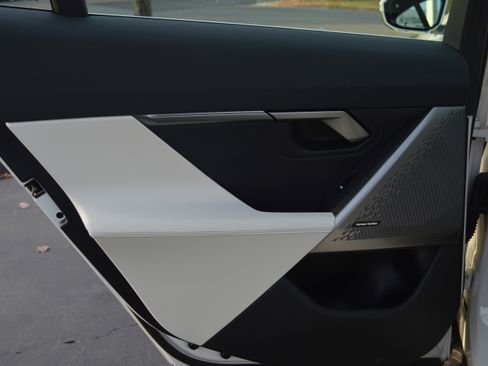 Used 2025 BMW 530i xDrive 530i xDrive w/ Premium Package image 26