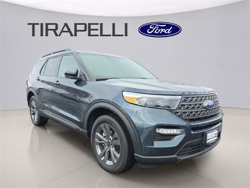 Used 2022 Ford Explorer XLT w/ Equipment Group 202A image 5