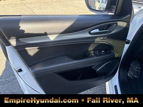 Used 2022 Alfa Romeo Stelvio Veloce image 19