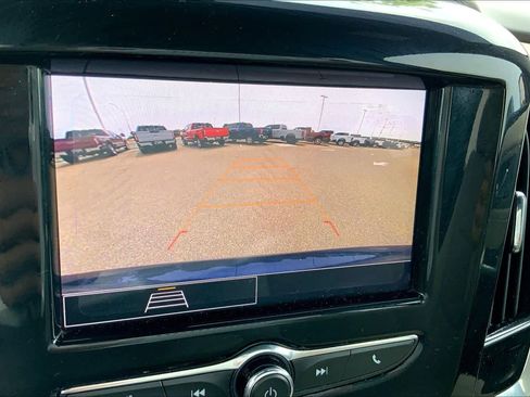 Used 2023 Chevrolet Traverse LS FWD image 27