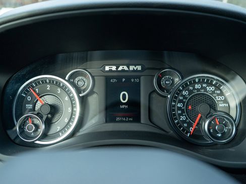 Used 2024 RAM 2500 Big Horn w/ Sport Appearance Package image 11