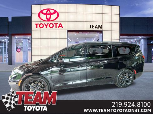 Used 2025 Chrysler Pacifica Limited FWD image 1
