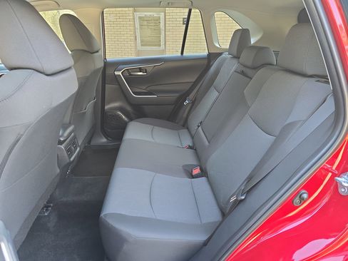 Used 2025 Toyota RAV4 XLE w/ Convenience Package image 16