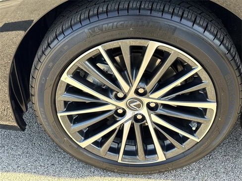 Certified 2023 Lexus ES 250 w/ Premium Package image 9