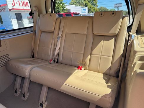 Used 2007 Lincoln Navigator 2WD image 16