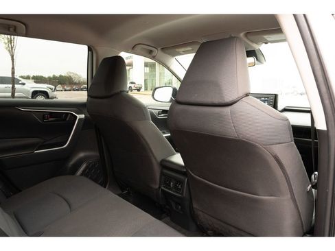 Used 2022 Toyota RAV4 LE image 15