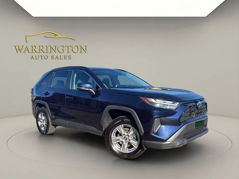 Used 2022 Toyota RAV4 XLE image 1