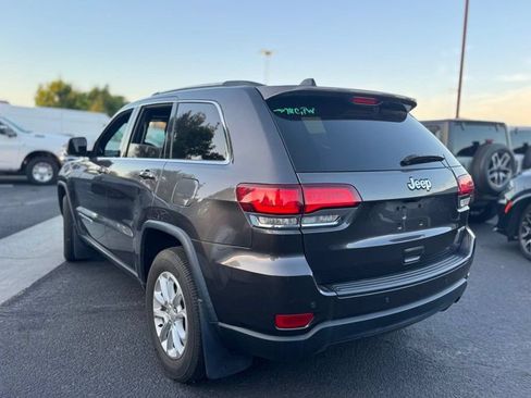 Used 2021 Jeep Grand Cherokee Laredo RWD image 3