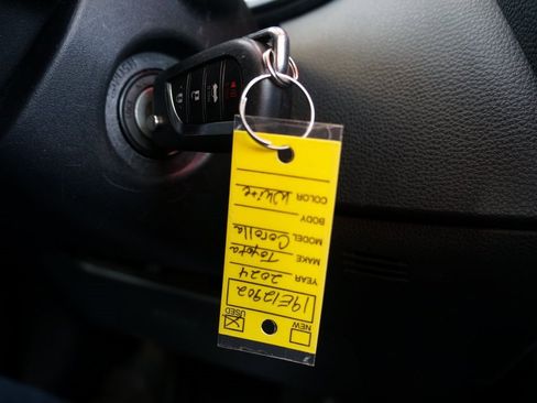 Used 2024 Toyota Corolla LE image 2