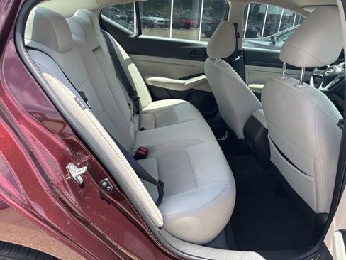 Used 2025 Nissan Altima 2.5 SV FWD image 9