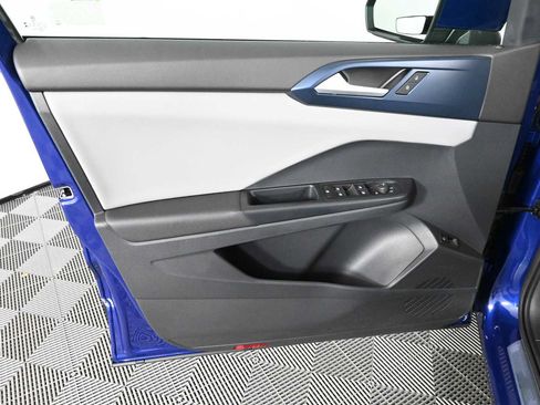 Certified 2023 Volkswagen Taos SE FWD image 17