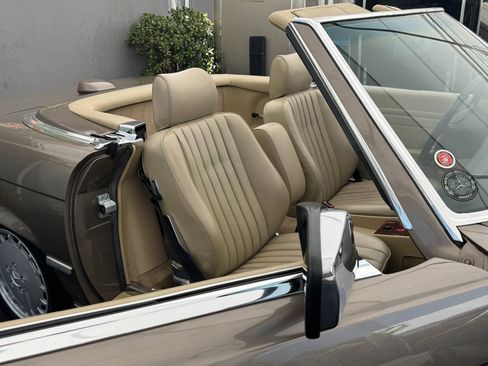 Used 1987 Mercedes-Benz 560 SL image 13