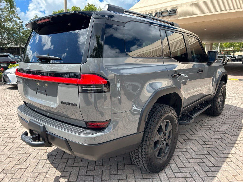 Used 2025 Lexus GX 550 AWD/4WD image 3