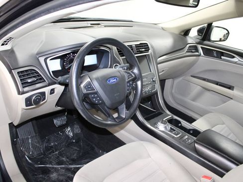 Used 2020 Ford Fusion SE FWD image 22