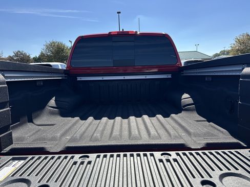 Used 2024 Nissan Frontier SV w/ SV Convenience Package image 19