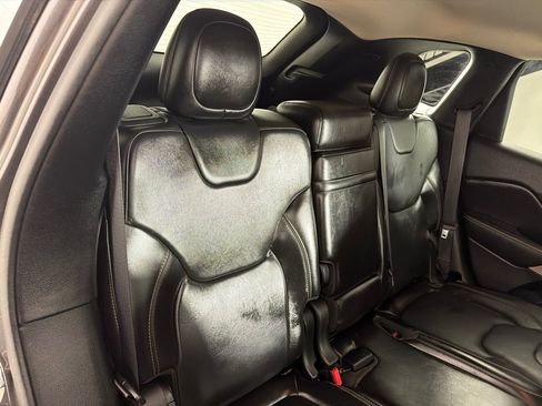 Used 2018 Jeep Cherokee Limited AWD/4WD image 23