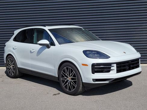 Certified 2025 Porsche Cayenne image 9