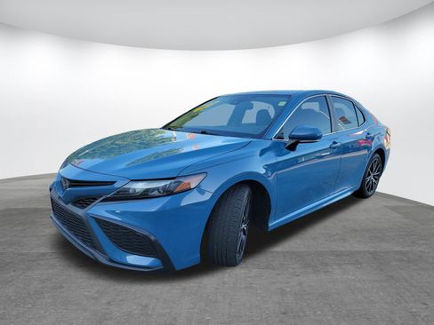Used 2023 Toyota Camry SE w/ Convenience Package FWD image 3