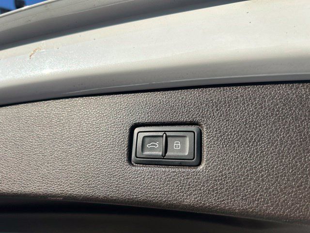 Used 2017 Audi Q7 3.0T Prestige AWD/4WD image 28