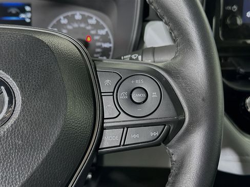 Used 2025 Toyota Corolla SE w/ Convenience Package image 17