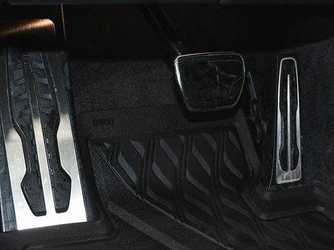 Used 2025 BMW XM image 22