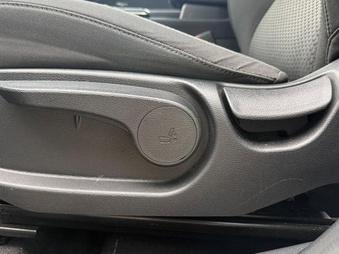 Used 2025 Kia Sportage LX image 24