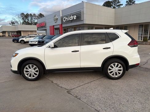 Used 2018 Nissan Rogue S image 1