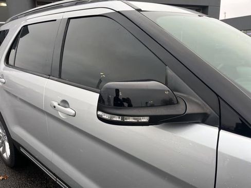 Used 2018 Ford Explorer XLT w/ Equipment Group 202A image 7