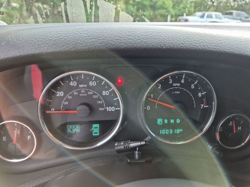 Used 2015 Jeep Wrangler Unlimited Sahara w/ Connectivity Group AWD/4WD image 19