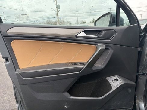 Used 2022 Volkswagen Tiguan SE image 18