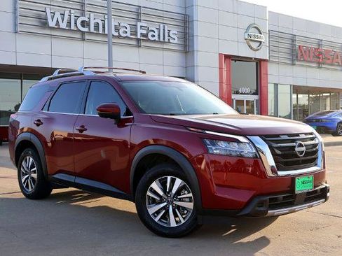 Certified 2023 Nissan Pathfinder SL FWD image 1