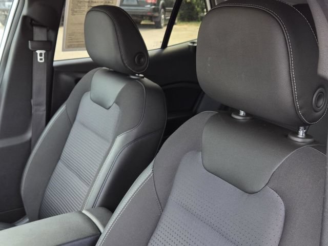 Used 2025 Chevrolet Trax LT FWD image 34