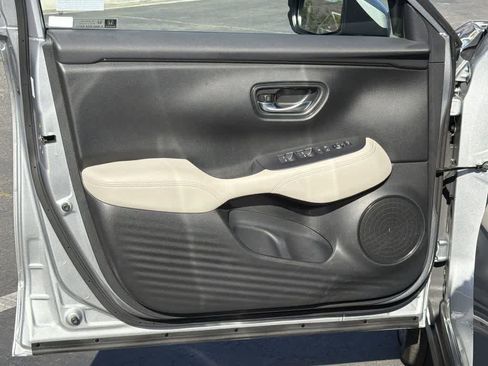 Used 2025 Honda HR-V LX image 22