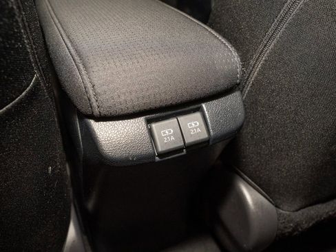 Used 2021 Toyota Prius LE image 7