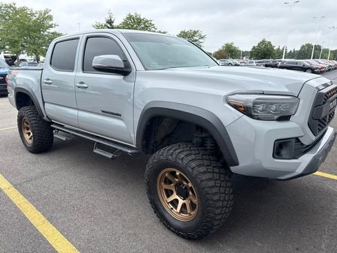 Used 2019 Toyota Tacoma TRD Off-Road AWD/4WD image 8
