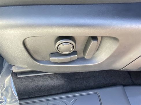 New 2025 Land Rover Discovery Sport S image 7