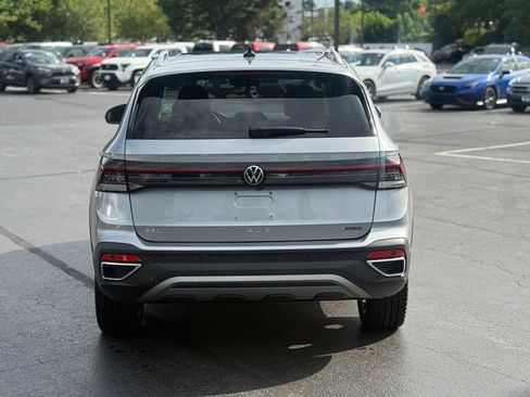 Used 2025 Volkswagen Taos SEL AWD/4WD image 6