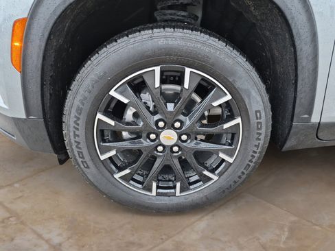 Used 2025 Chevrolet Traverse LT w/ Sun and Wheel Package FWD image 31
